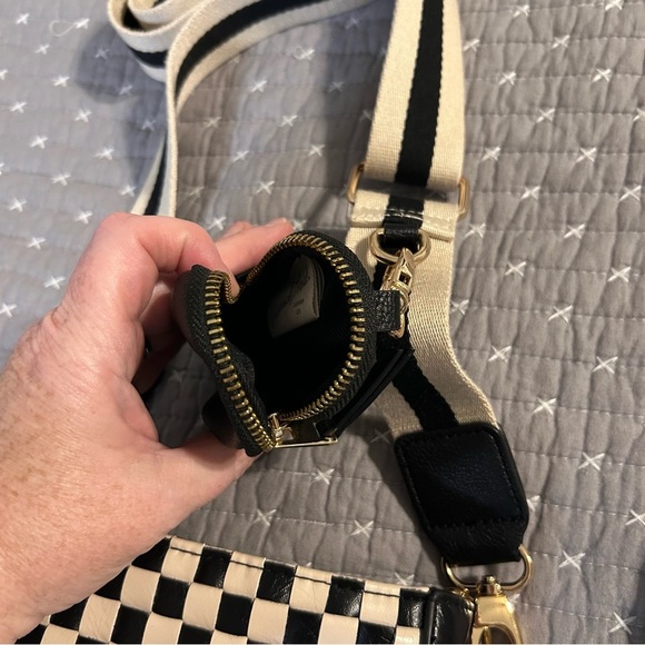 Universal Thread Checkered Crossbody Bag with Extra Strap - Picture 4 of 6